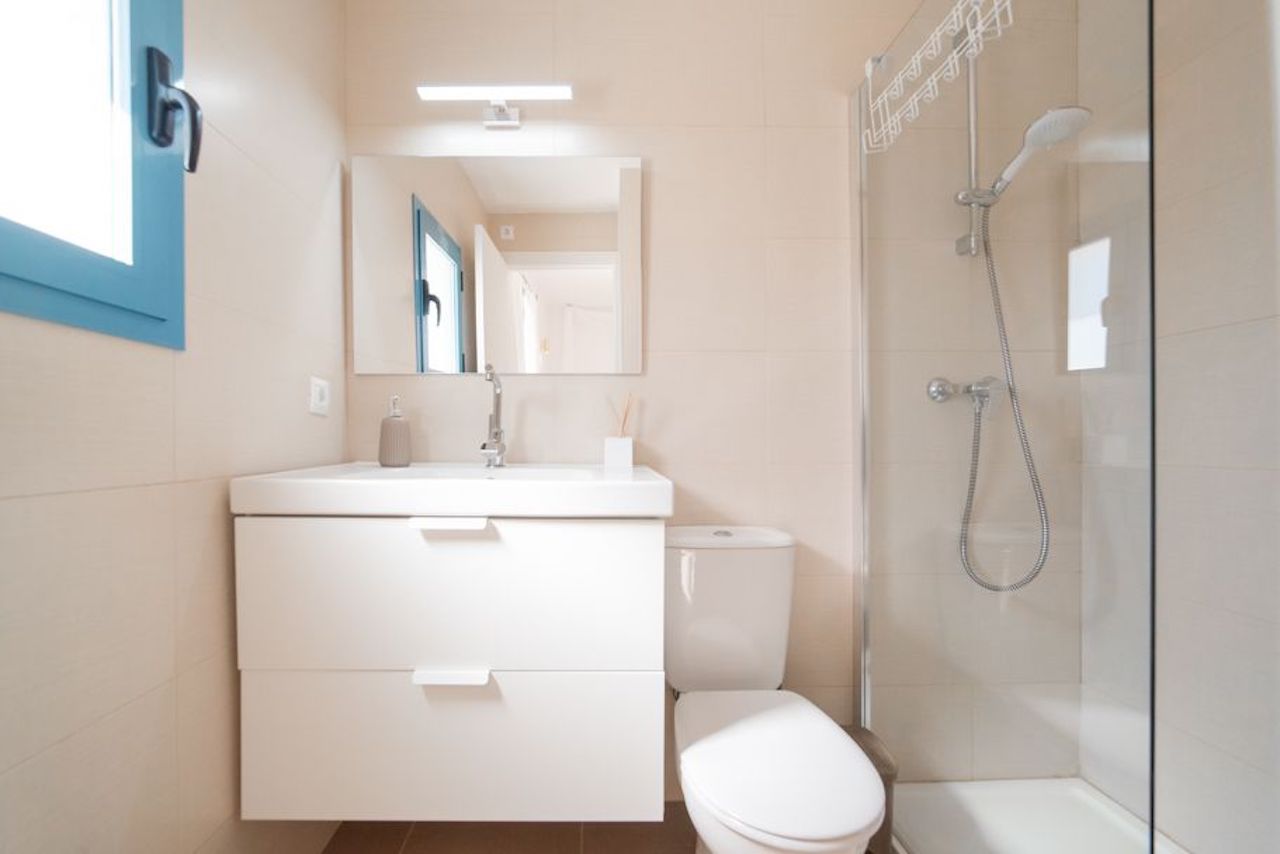 Resa estates ibiza huis huren cala tarida bathroom 2.jpg